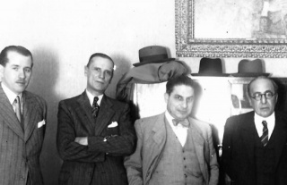 Reunión en la Dirección (de izquierda a derecha: Julio Vanzo, Juan Manuel Vila Ortiz, Hilarión Hernández Larguía, Gastón Talamon, 1939. Archivo Museo Castagnino
