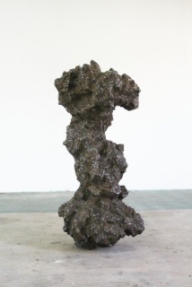 André Trindade, Sem título, 2015, ferro, 135 x 60 x 50 cm (cortesia da artista e 3+1 ARTE CONTEMPORÂNEA)