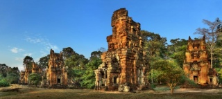 Temple II. 2010. Siem Riep, Camboya. Light Jet, exposure on high glossy paper, Alu-Dibond, 111x250 cm.