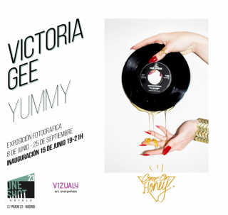 Vizualy - YUMMY, Victoria Gee en One Shot Prado