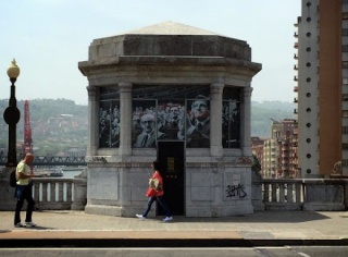 Intervenciones artísticas en el Puente de Deusto