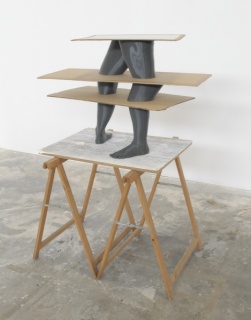 Julião Sarmento, Broken Alice, 2014. Escultura en impresión 3D, ABS, madera, MDF, gesso acrílico sobre "Platex", cartón, cinta de papel. 136,5 x 90 x 74 cm