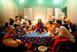 David LaChapelle, La última cena. Nueva York, 2003. Jesus is my Homeboy. Impresión cromogénica, 176 x 240 cm