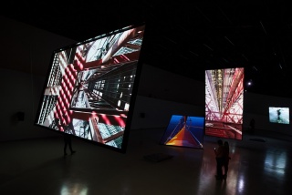 Vista de exposição: Shadow Soundings, Bill Fontana, Galeria Oval do MAAT, 2017 – Cortesía del Museu de Arte, Arquitetura e Tecnologia (MAAT)