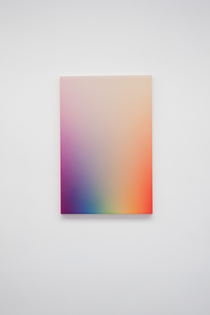 Oliver Marsden. Spectrum Fade MVBCGYOR noon day light, 2017 © Oliver Marsden — Imagen cortesía de la Galería Hilario Galguera