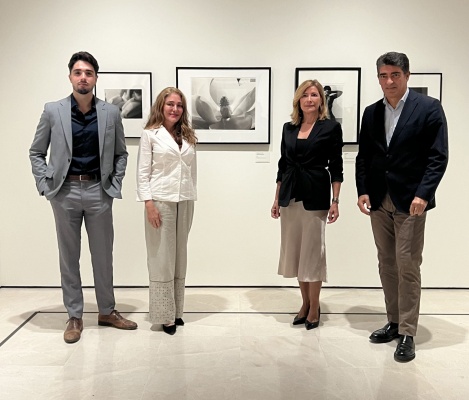 Pablo Gordillo, Lourdes Moreno, Susana Lloret y Javier Ferrer en la presentación de la exposición " Imogen Cunninham. Esencias. Colección José Luis Soler Vila" — Imagen cortesía del Museo Carmen Thyssen Málaga