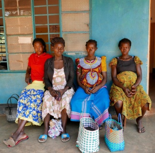 Mujeres gestantes en el centro de salud de Padibe (Uganda) — Cortesía de la Fundación Barceló