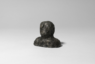 Eduardo Paolozzi, Head, 1953. Bronce, 11.5 x 10.5 x 6 cm. Cortesía del artista y de Clearing Nueva York / Bruselas