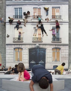 Leandro Erlich, Bâtiment, 2004. Photo by Henriette DesjonquËres & Paul Fargues