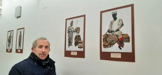 Fernando Bayo en la exposición "Mi visión sobre el Reino de Oku"