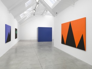 Carmen Herrera, Installation View. Lisson Gallery London – Cortesía de Lisson Gallery