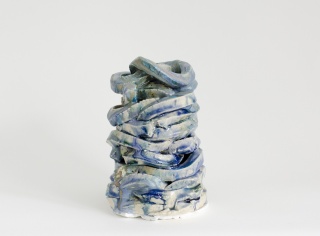 Elena Gileva, Blue Swirl, 2018, stoneware and glaze, 12.5 x 13.5 x 19cm. ©Square Art Projects