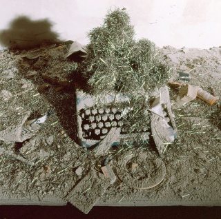 Elena del Rivero, My Father's Typewriter, 2002. Silver gelatin print — Cortesía de Galería Travesía Cuatro