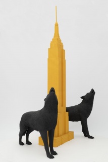 Nadín Ospina: La persistencia del deseo (Empire State y lobos negros). Pieza única. 2022. Impresión 3D