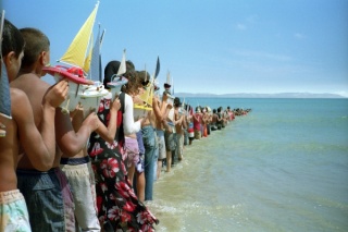 Francis Alÿs in collaboration with Julien Devaux, Felix Blume, Ivan Boccara, Abbas Benheim, Fundaciéon Montenmedio Arte, and children of Tanger and Tarifa, Don't Cross the Bridge Before You Get to the River, Strait of Gibraltar, 2008.