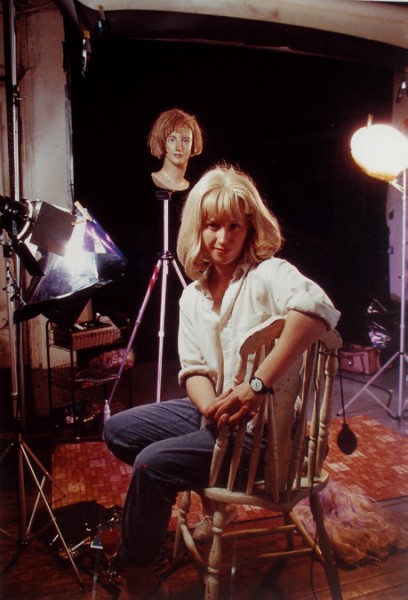 Cindy Sherman, 1983, Untitled (artist in her studio) c-print 39,4 x 25,4 cm. Colección particular