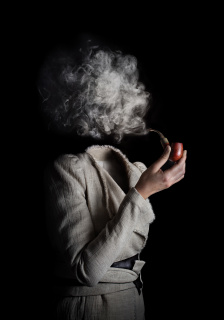 Miguel Vallinas, Fotografía número 51. Ceci n’est pas la fumée d’une pipe © Miguel Vallinas — Cortesía del Festival Internacional de Fotografía de Castilla y León