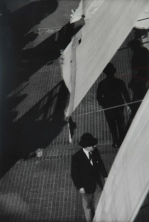 Horacio Coppola, "Calle Corrientes al 3000", 1931. Copia al gelatino bromuro de plata, 28x19 cm., Colección Museo Nacional de Bellas Artes — Cortesía del MNBA