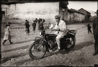 Primera motocicleta en el Cusco de Mario Pérez Yánez