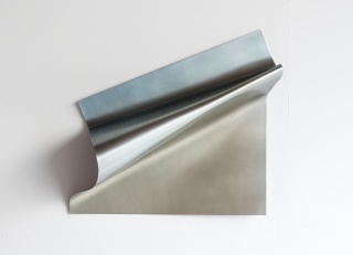 Inma Femenía, Graded Metal 84, 2016 UV print and manipulated aluminum 49 x 45 x 23 cm. Cortesía de The Ryder