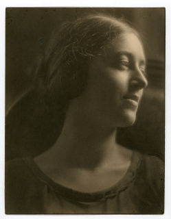 Margaret Watkins. Portrait Study (Verna Skelton), 1923 — Cortesía de Kutxa Fundazioa