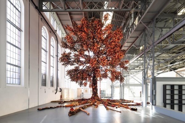 Joana Vasconcelos, Árvore da Vida [Tree of Life], MAAT - Museum of Art, Architecture and Technology, 2023. © Bruno Lopes. Courtesy Fundação EDP-MAAT.