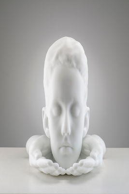 Jaume Plensa. "HORTENSE IN SLUMBERLAND" (2021). 35 x 22 x 25 cm. Ed. 3/8. Vidrio de Murano — Imagen cortesía de la galeria SENDA