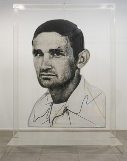 Darío Villalba, JONES, 1974, Construcción tridimensional, oleo, emulsión fotogràfica, aluminio y meacrilato, 261x190x145 cm.