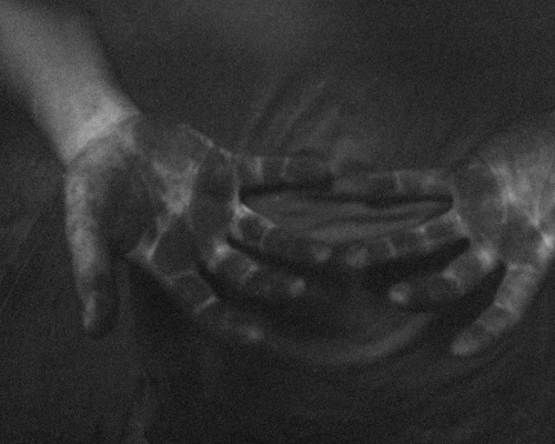 Les Mains Noires © Marine Lanier — Imagen cortesía de PHotoESPAÑA