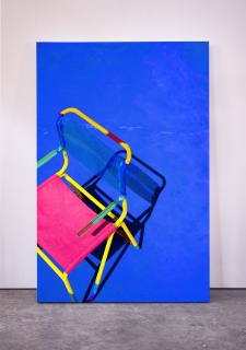 Sander Wassink, Contraband 02, 2016, Fotografía 135 x 90 cm, Impresión sobre dibond, pintura acrílica y madera — Cortesía de la Galería Seismasuno