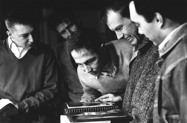 Robert Rauschenberg with Jasper Johns, John Cage, Bob Cato, and others, New York, ca. 1955. Photo: Jerry Schatzberg.