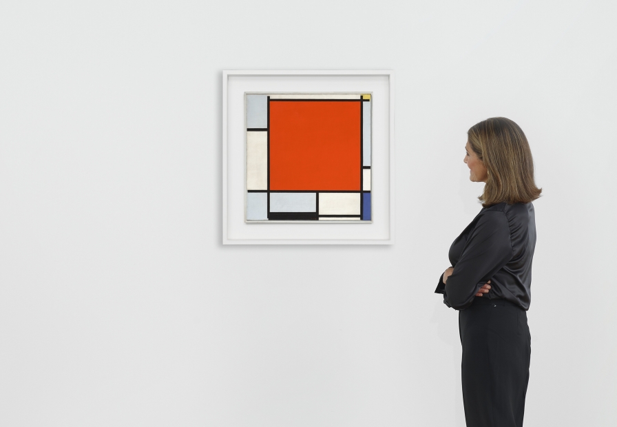 Piet Mondrian, <i>Composición con gran plano rojo, gris azulado, amarillo, negro y azul</i>, 1922. Óleo sobre tela; 54 x 53.3 cm. Imagen cortesía de Christie's