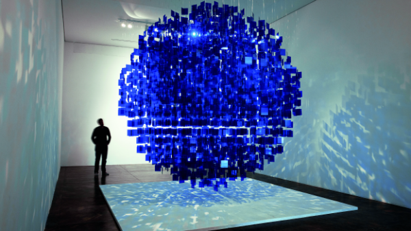 Julio Le Parc, Sphère bleue, 2001. Cortesía Galería Nara Roesler