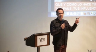 Fotograma de la intervención del fundador de YES, Mario Cader-Frech, en la YES Academia de Artistas de 2017