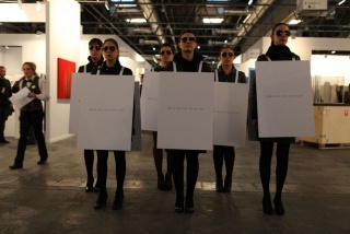 WHERE DID THE FUTURE GO? (Madrid, 2012)  Performance con 10 mujeres. Cortesía de Alicia Framis