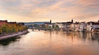 El río Rin a su paso por Basilea