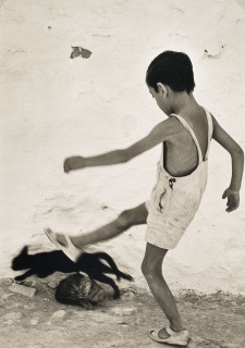 Nen d'Eivissa, Oriol Maspons, 1954 © Oriol Maspons, VEGAP, Barcelona, 2018. Cortesía del MNAC