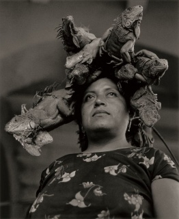 La Nuestra Señora de las Iguanas, Juchitán, Oaxaca, México, 1979 - Graciela Iturbide