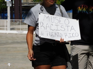 Manifestación a las afueras del Museo de Arte de Puerto Rico, noviembre 2023. Imagen cortesía de Black Art in Puerto Rico