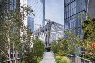 The Shed seen from the High Line, October 2018. Photo: Brett Beyer. Project Design Credit: Diller Scofidio + Renfro, Lead Architect, and Rockwell Group, Collaborating Architect. Cortesía de The Shed