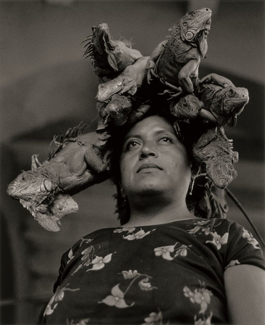 La Nuestra Señora de las Iguanas, Juchitán, Oaxaca, México (1979) - Graciela Iturbide