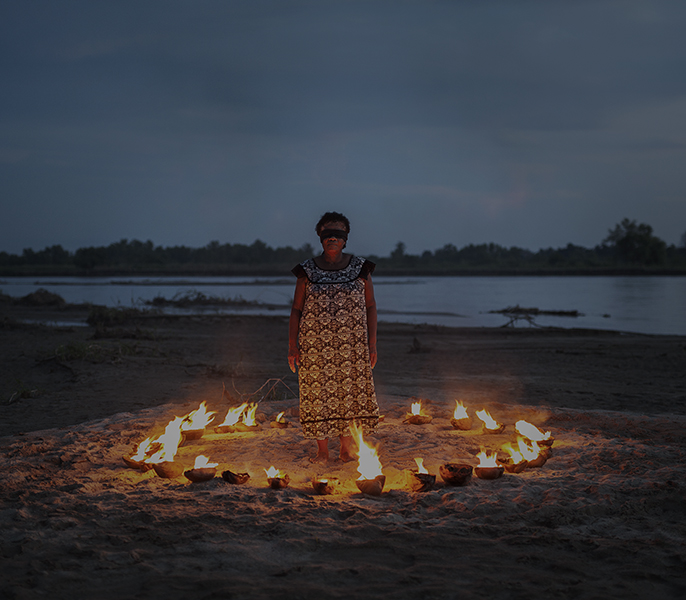 Mujer Con Círculo de Fuego (2015) - Mara Sánchez-Renero