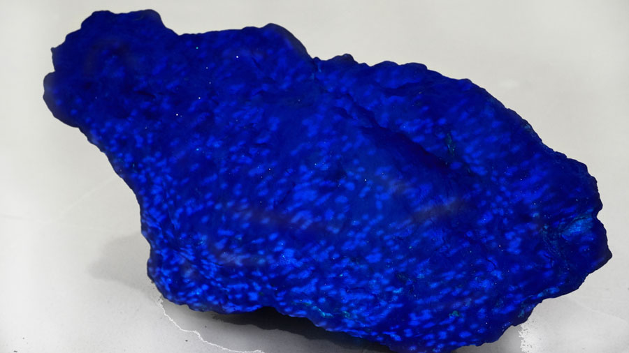 Como un soplo de brisa azul sobre la piedra. Blue stone (2022) - Ramón González Palazón