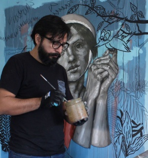 Luis Cornejo pintando