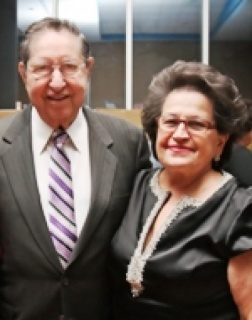 Junto a su marido Joseph Andrew. Cortesía Seton Hall University (New Jersey)